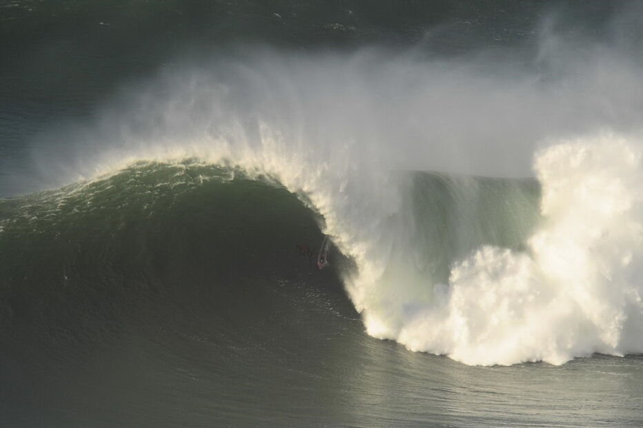 Onda na Praia do Norte, na Nazaré
