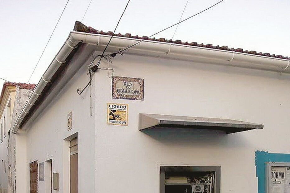 Multibanco assaltado em Pedrógão, Torres Novas, ontem de madrugada, foi o último golpe do trio. Tinham cerca de 400 mil euros em notas em sacos do lixo 