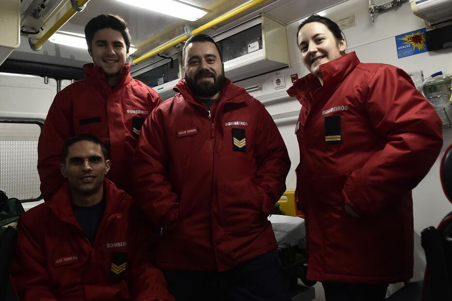 Bombeiros parteiros: José Ferreira (sentado), Luís, Carlos e Rita Oliveira 