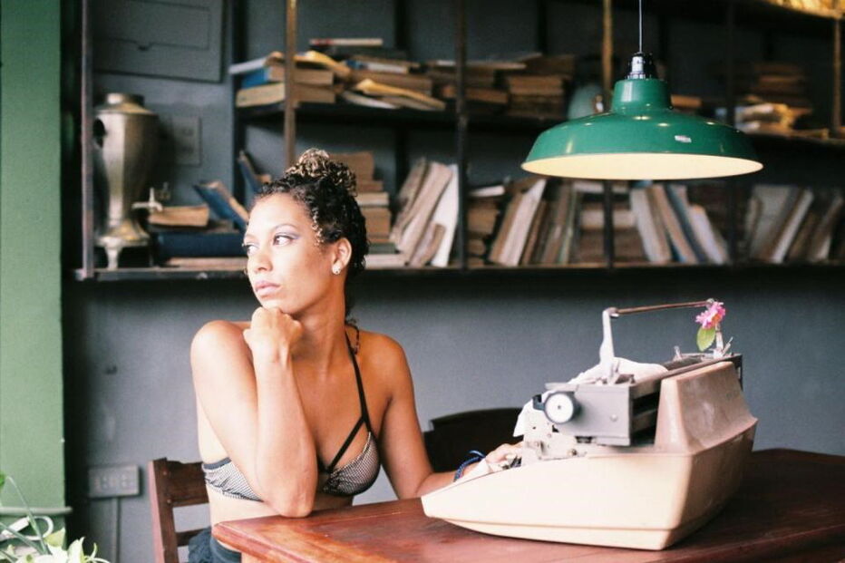 Devi Ka tinha 32 anos