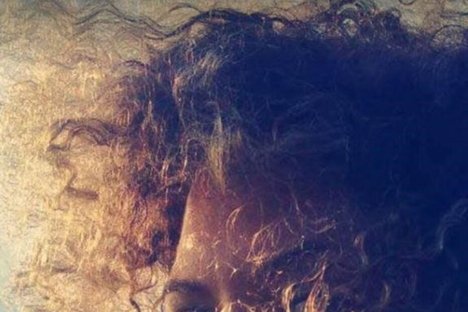 Devi Ka tinha 32 anos