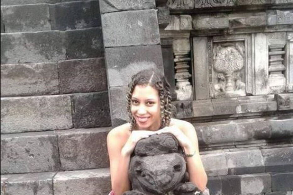 Devi Ka tinha 32 anos