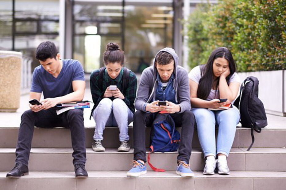 França proíbe uso de telemóveis nas escolas