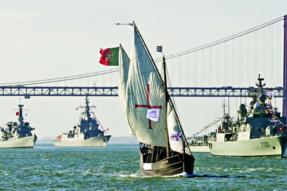 Desfile naval no Tejo com 40 navios e embarcações