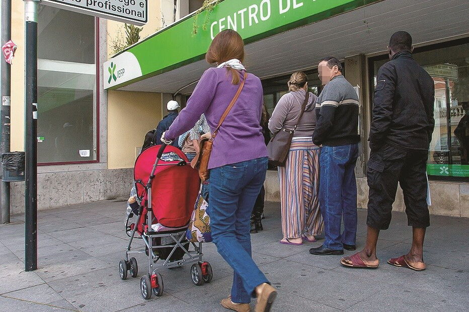 Há menos pessoas nas filas do IEFP, mas também há menos apoios pagos   