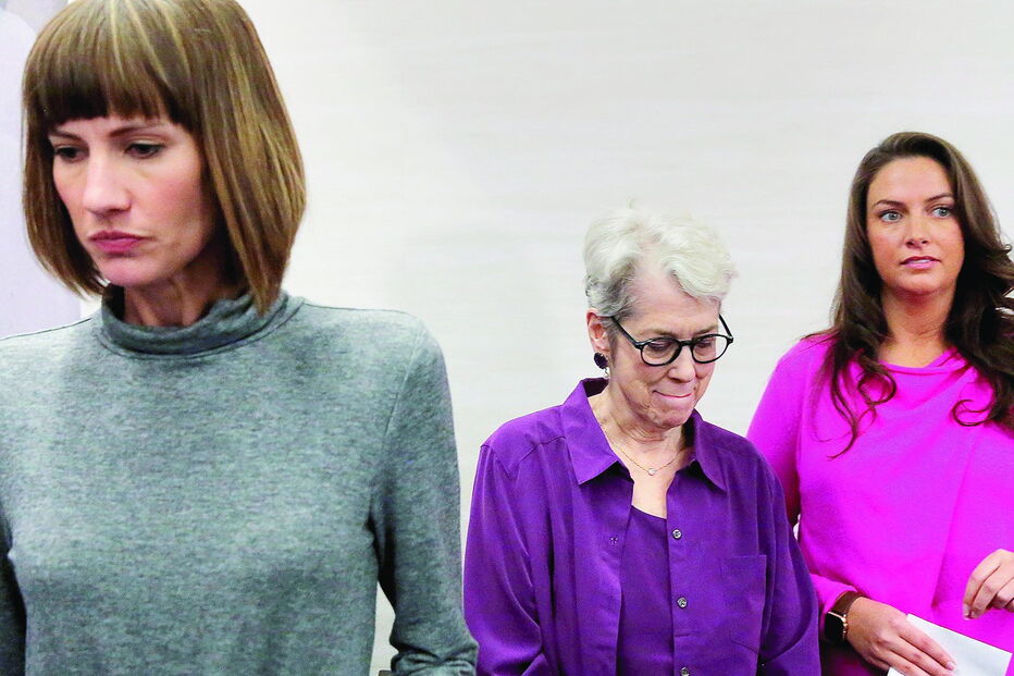 Rachel Crooks, Jessica Leeds  e Samantha Holvey acusam Donald Trump de avanços sexuais indesejados antes de ser presidente e pretendem que o Congresso abra uma investigação formal. Trump diz que nunca as conheceu 