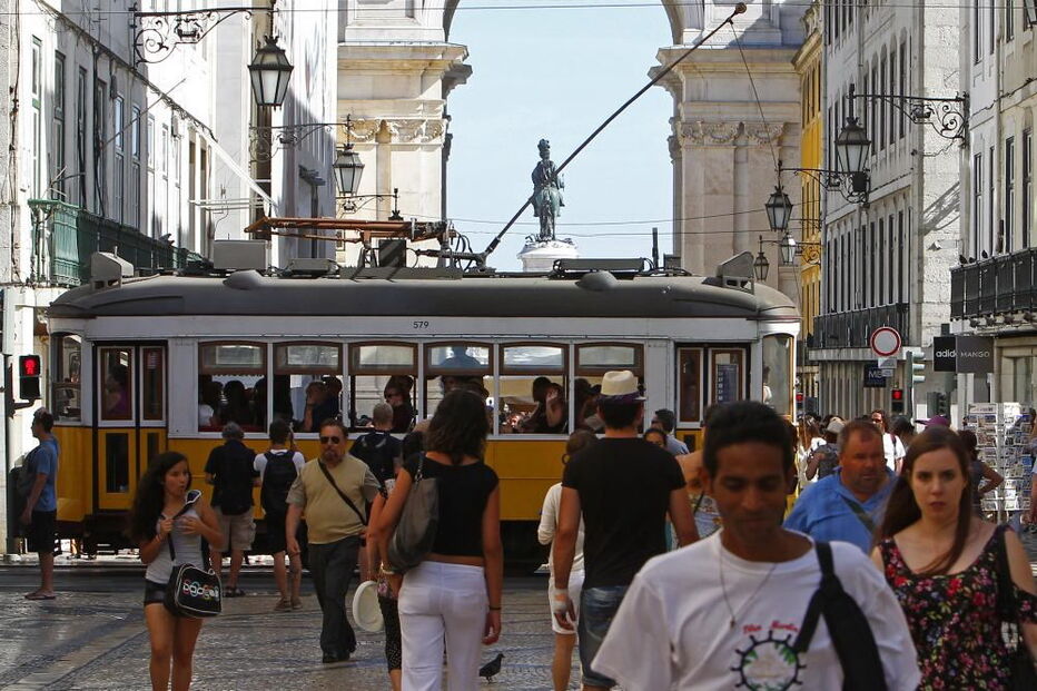 Cais do Sodré, Lisboa, transportes, Campolide, carris, elétrico, 24