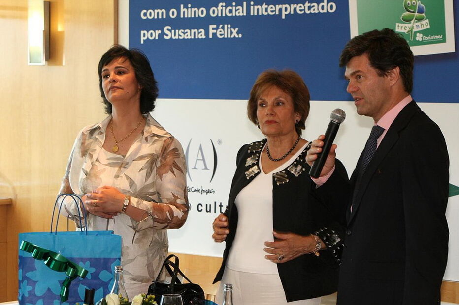 Maria cavaco Silva com a presidente da Raríssimas, em 2007 