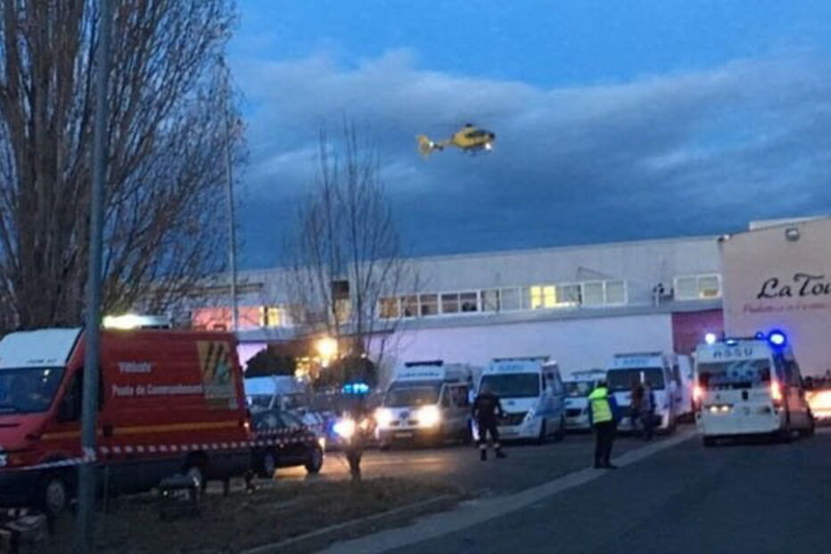 Acidente entre autocarro escolar e comboio em França