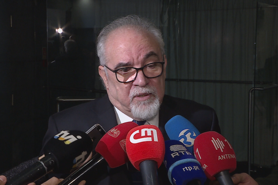 2017-12-15_11_28.18 12 - P Ministro confia em vieira da silva.jpg