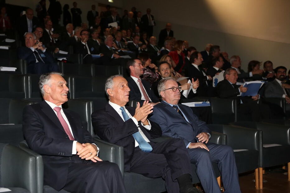 Marcelo Rebelo de Sousa esteve na reunião acompanhado pelo antigo Presidente da República, Cavaco Silva 