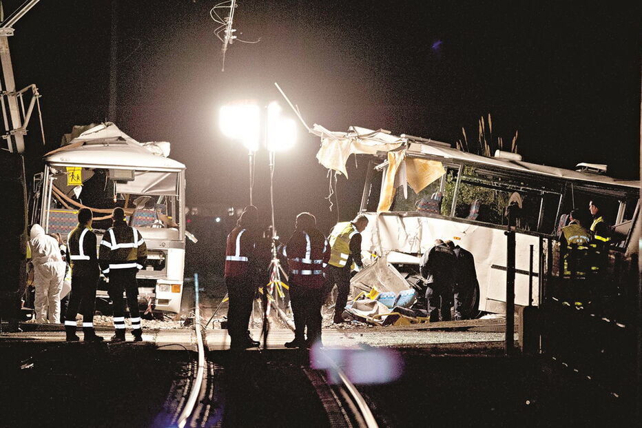 Colisão entre autocarro escolar e comboio provocou a morte de cinco crianças 