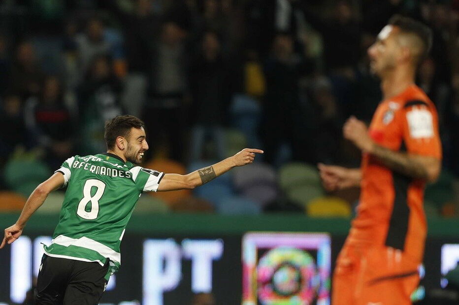 Bruno Fernandes celebra golo marcado ao Portimonense