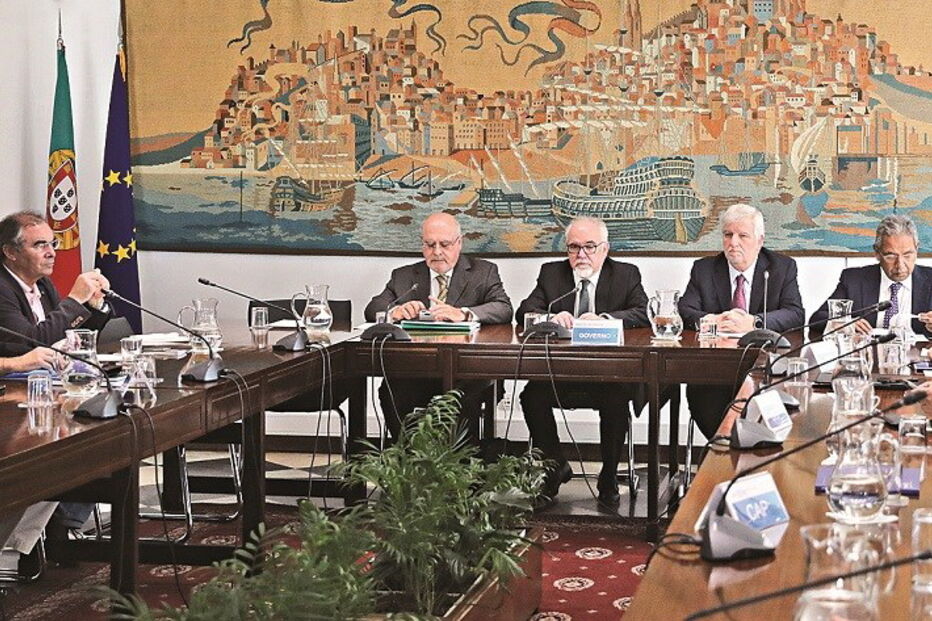 Governo reúne-se com patrões e sindicatos