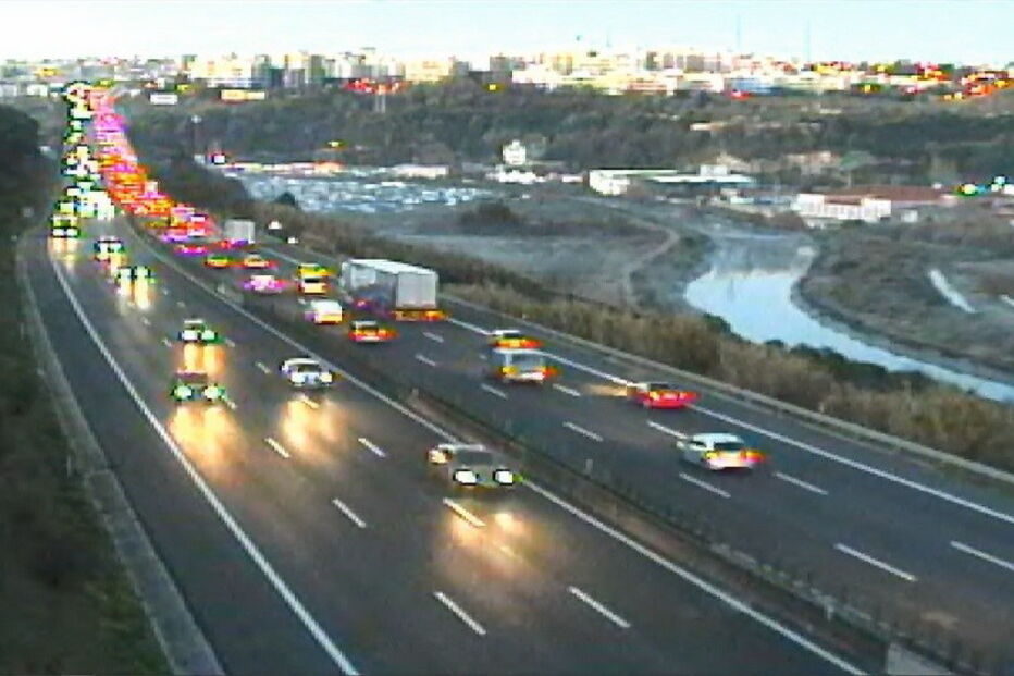 Trânsito condicionado na Ponte 25 de Abril devido a acidente