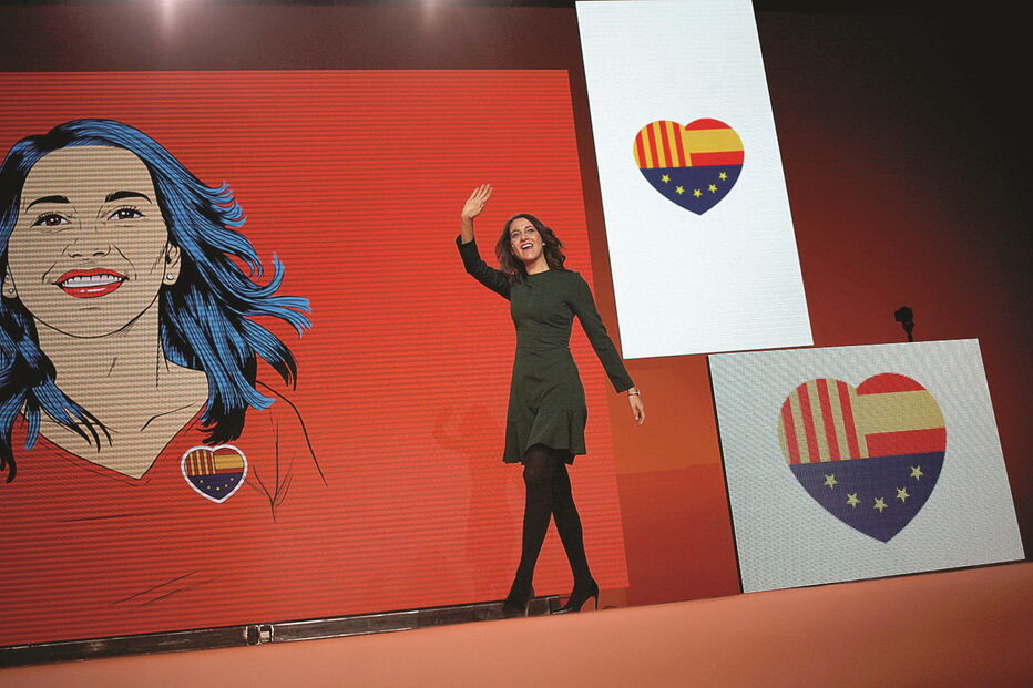 Inés Arrimadas encerrou ontem, em Barcelona, a campanha eleitoral do Cidadãos, partido que lidera as sondagens 