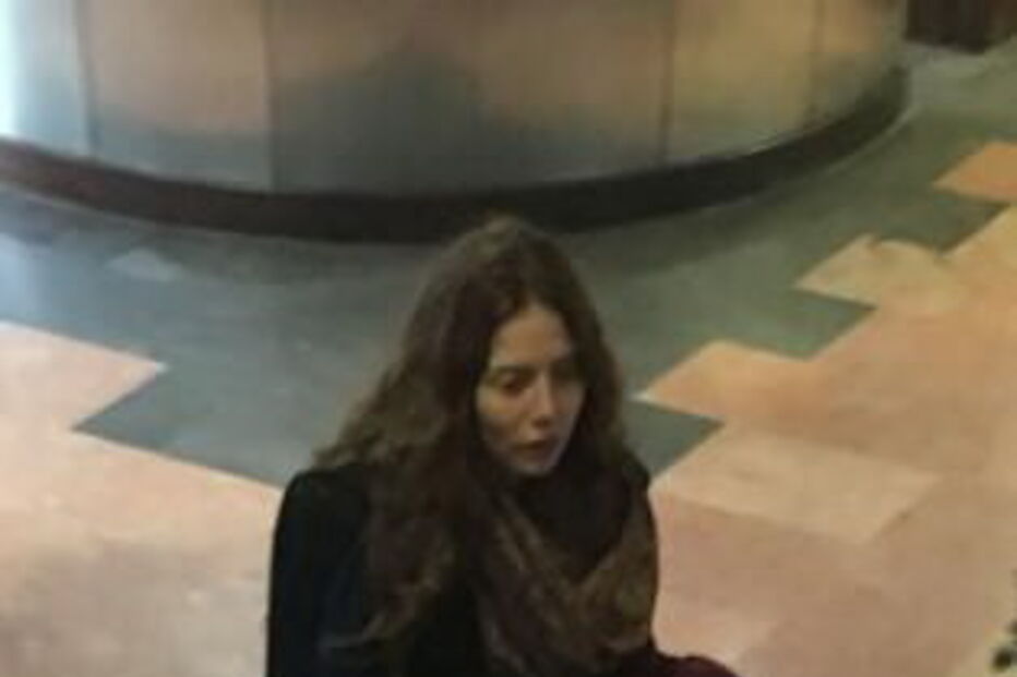 Jenna Thiam visita hospital onde Salvador está internado