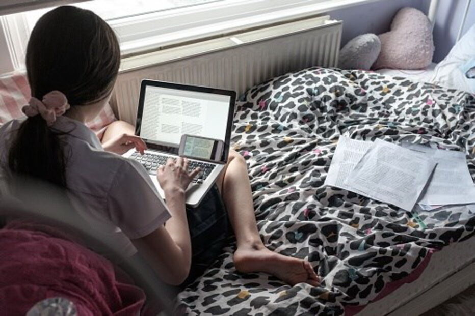 Crianças passam horas no computador