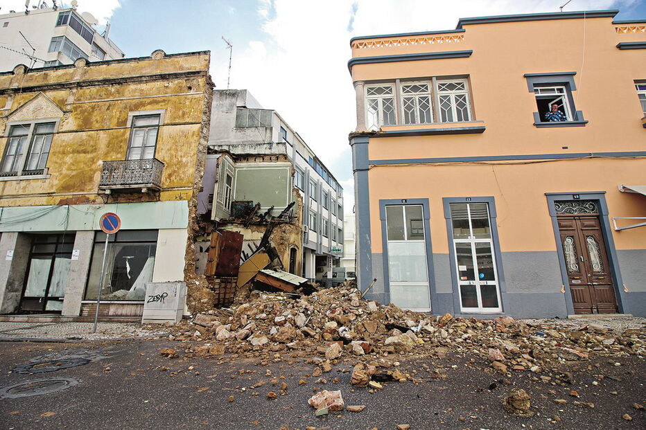 Consideradas construções que têm de ser demolidas ou removidas (veículos)