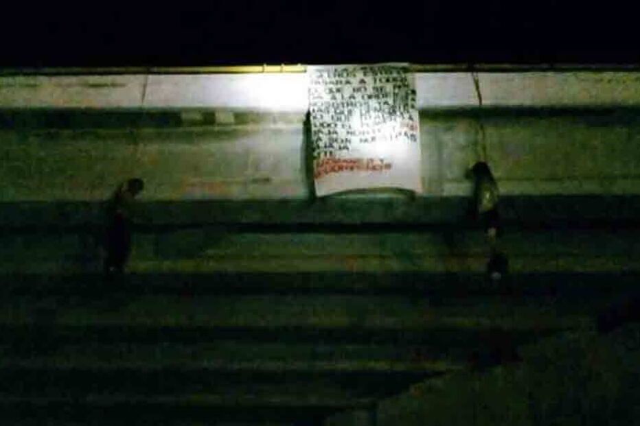 Corpos pendurados em viadutos do México