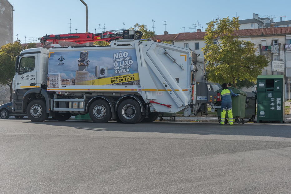 Carro do lixo da Câmara de Lisboa