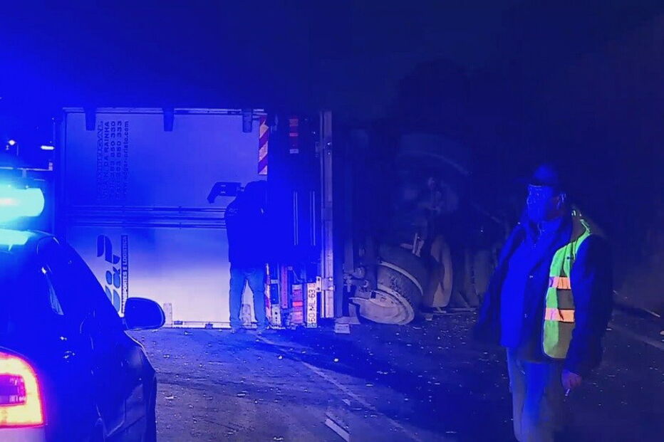 Acidente com camião na A1