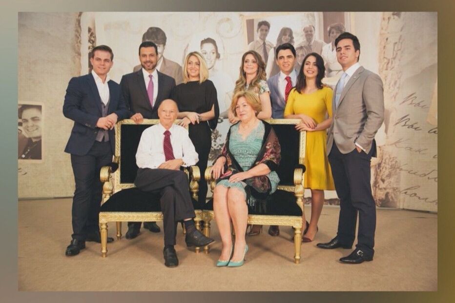 O irmão de Pedro, Filipe, foi adotado por Cristiane, a filha mais velha de Edir Macedo, líder da IURD