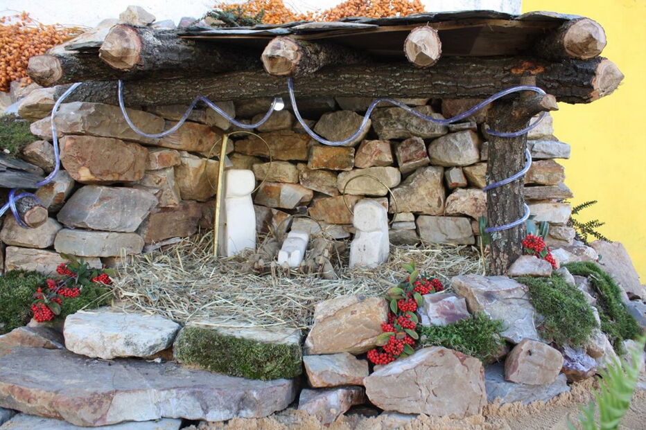 Oito toneladas de pedra criam presépio original em Mourolinho