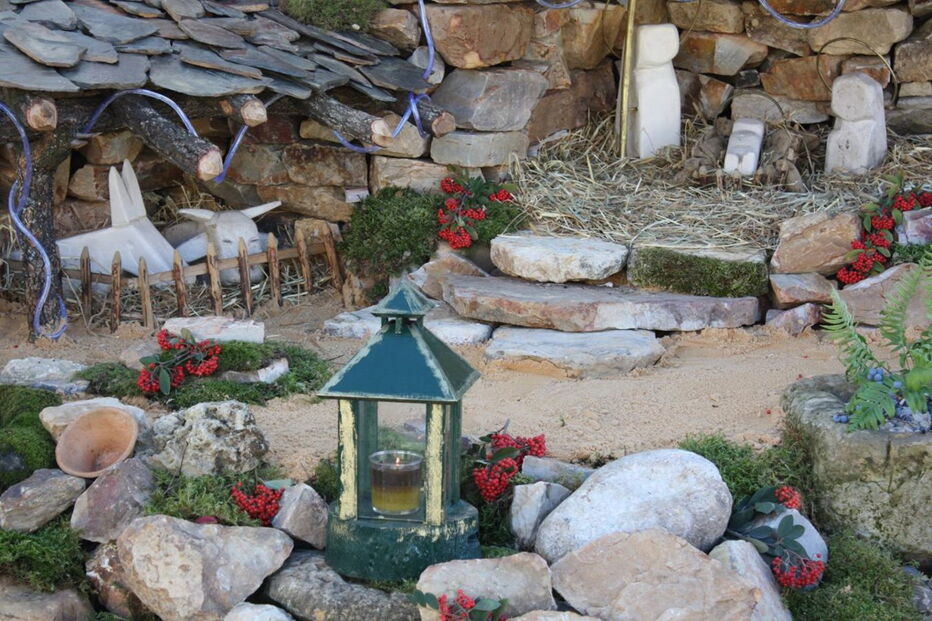 Oito toneladas de pedra criam presépio original em Mourolinho