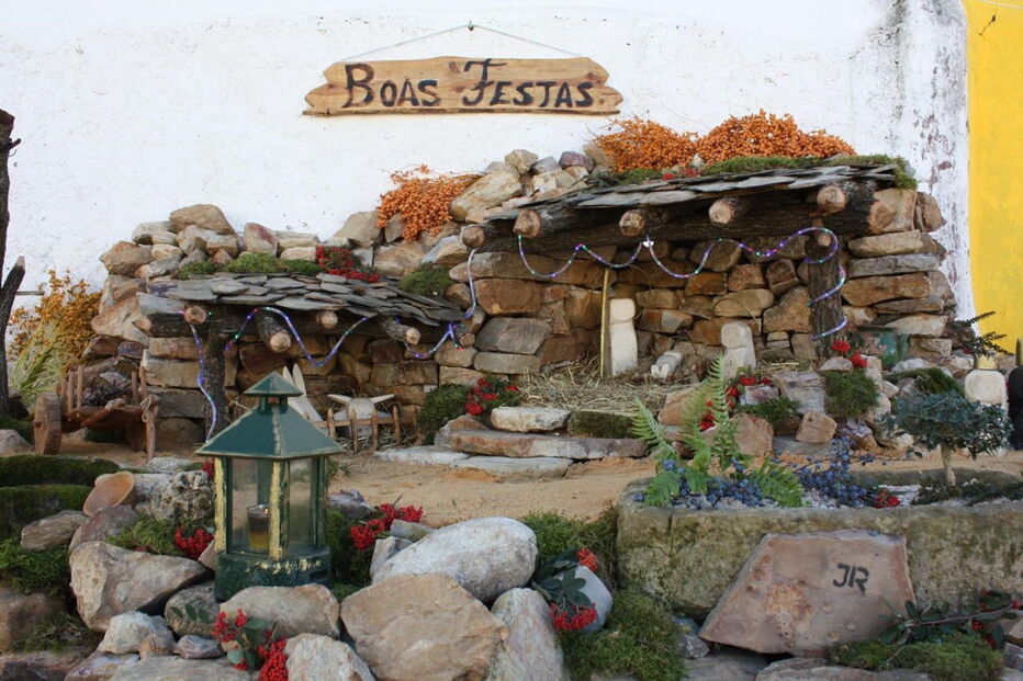 Oito toneladas de pedra criam presépio original em Mourolinho