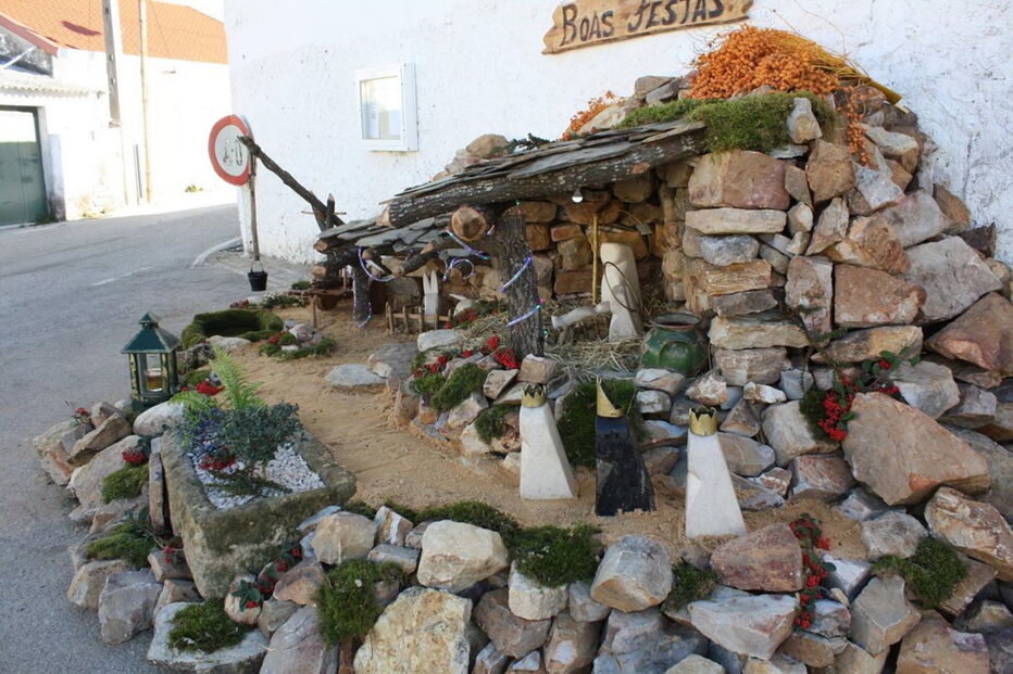 Oito toneladas de pedra criam presépio original em Mourolinho