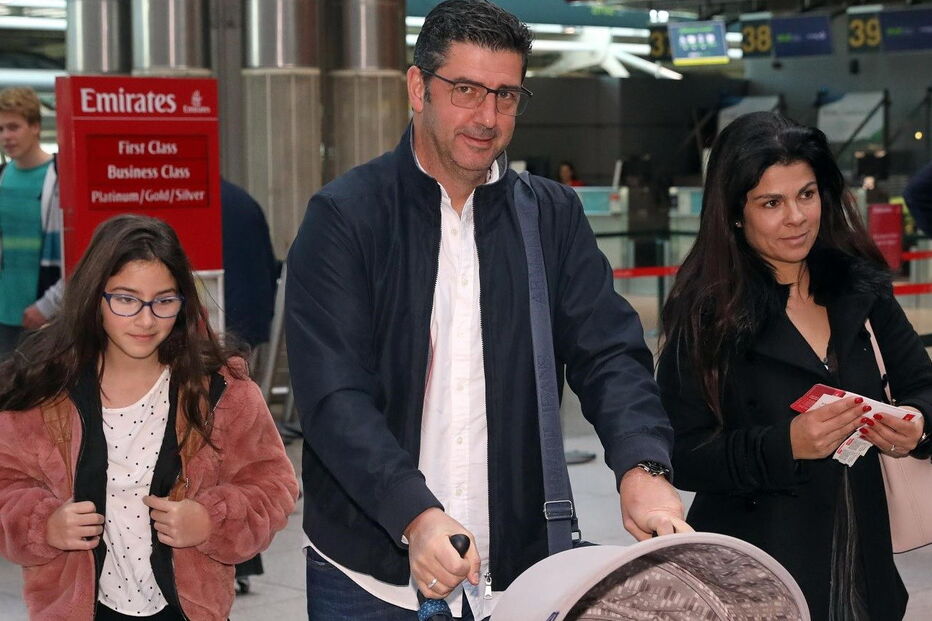 Rui Vitória com a família de partida para o Dubai