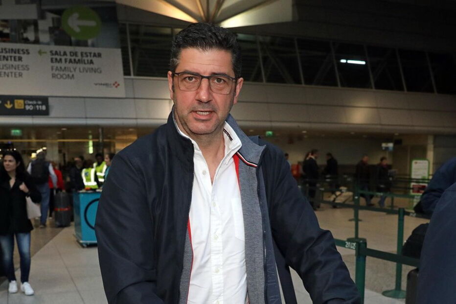 Rui Vitória com a família de partida para o Dubai