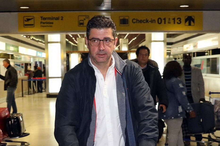 Rui Vitória com a família de partida para o Dubai