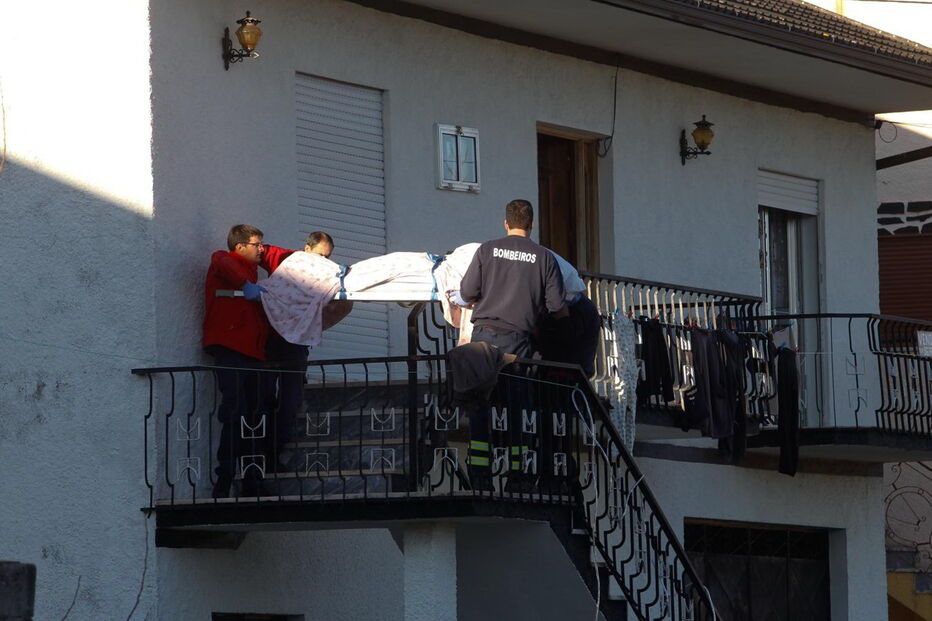 Corpo da mulher foi recolhido pelos Bombeiros Voluntários de Moimenta da Beira. Óbito foi atestado no local   