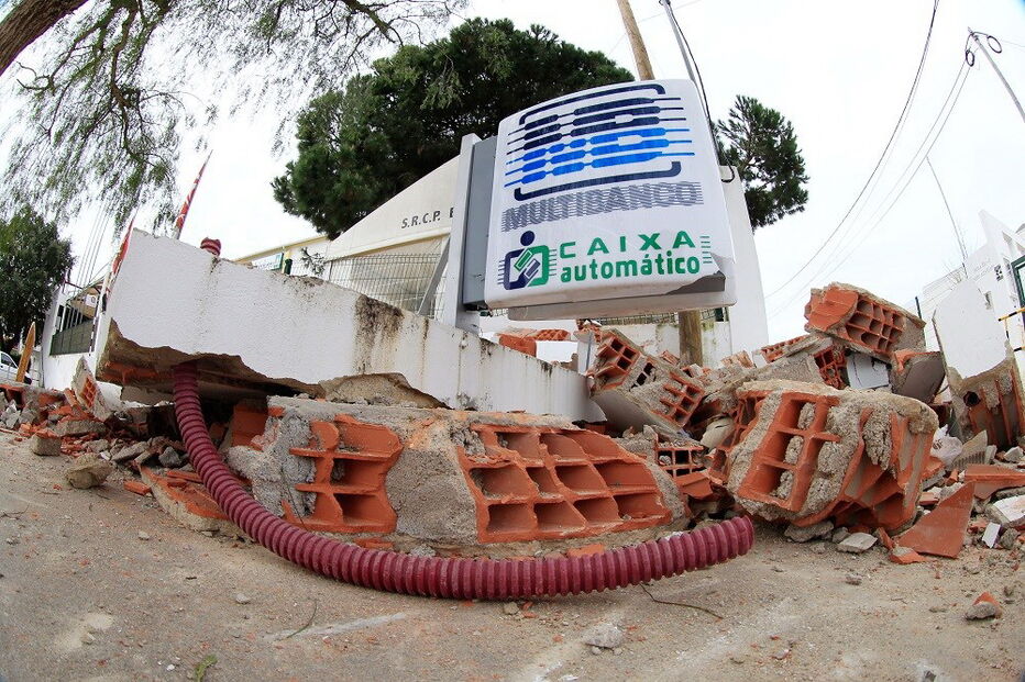 Bancos consideram que os assaltos a caixas multibanco são um grande problema de segurança pública