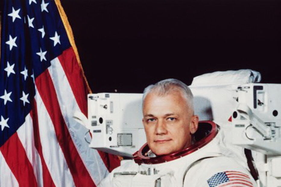 O austronauta Bruce McCandless