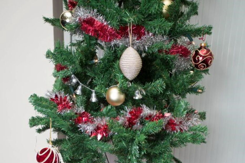 Rick e Sam são casados há 15 anos. No Natal, o homem oferece sempre 'presentes maus'