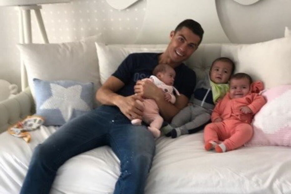 Ronaldo com os três filhos mais novos