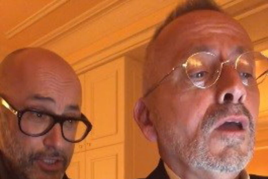 Goucha canta com o companheiro no Natal