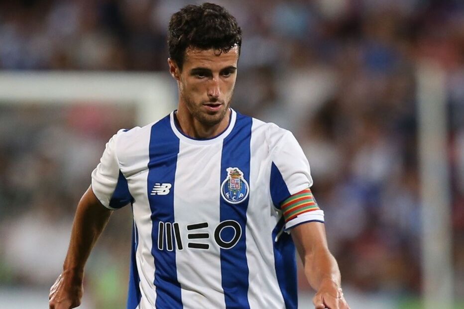 Iván Marcano, defesa espanhol do FC Porto, é um dos quatro jogadores que terminam contrato em junho  de 2018 