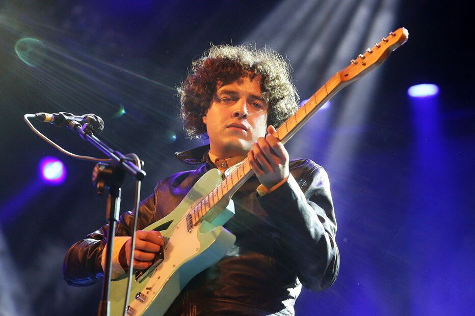 A banda Capitão Fausto vai animar o público a partir das 23h00