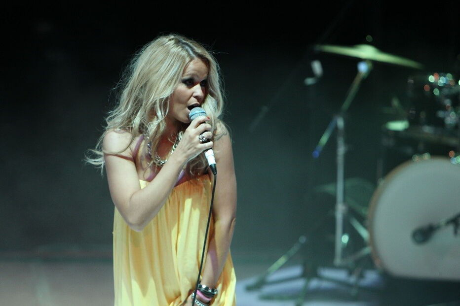 Aurea inaugura a festa. O concerto começa às 22h30