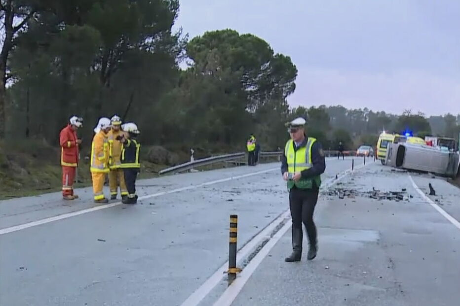 Violenta colisão frontal em Tondela faz onze feridos