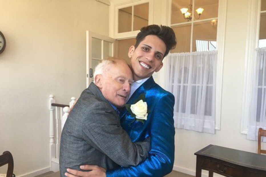 Philip Clements, de 79 anos, casou com um jovem romeno, 55 anos mais novo