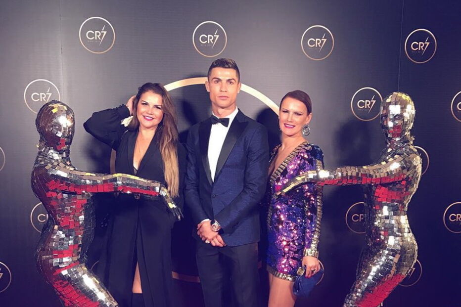 Namorada de Cristiano Ronaldo com novas curvas