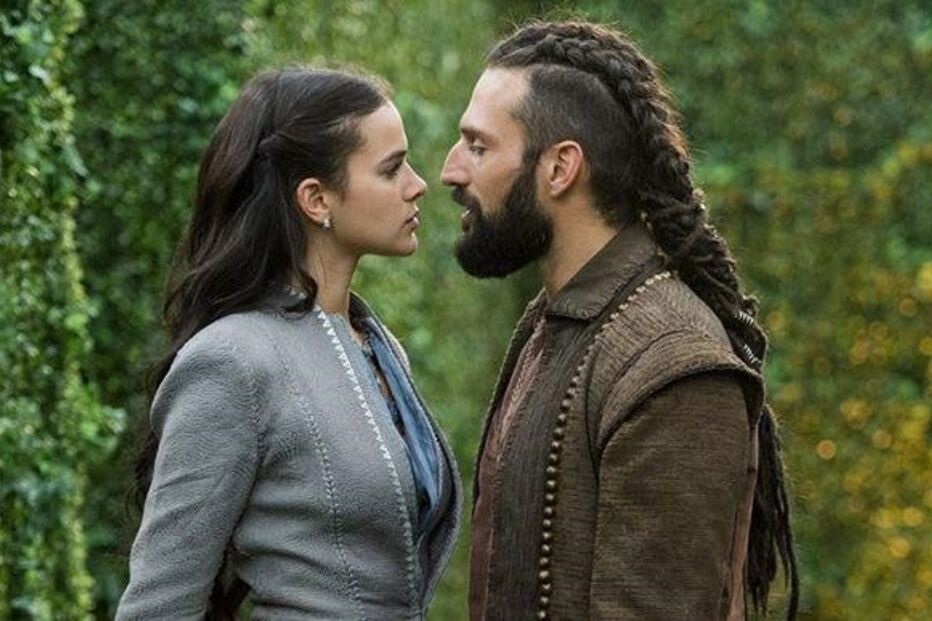 Amor entre José Fidalgo e Bruna Marquezine começou na novela 'Deus Salve o Rei'