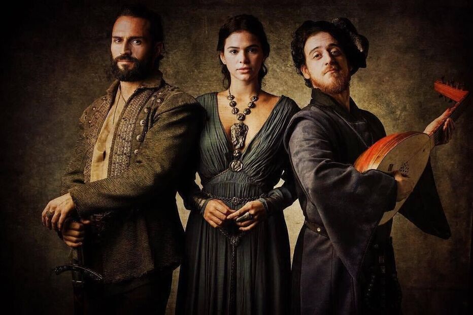 Amor entre José Fidalgo e Bruna Marquezine começou na novela 'Deus Salve o Rei'