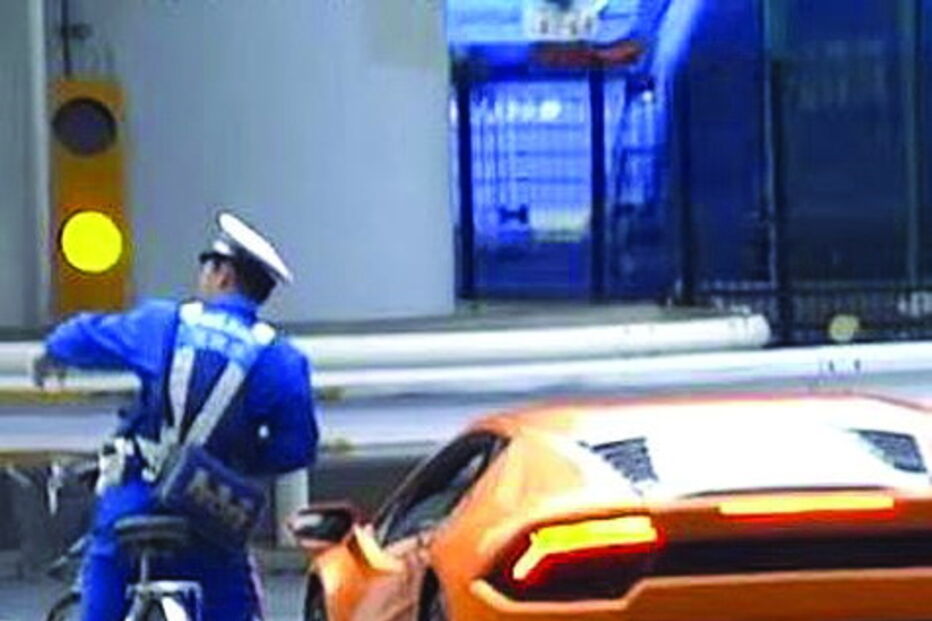 Bicicleta apanha Lamborghini em perseguição