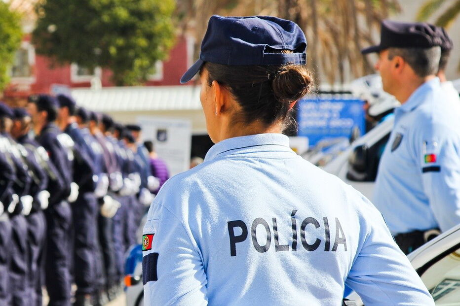 Polícia de costas, PSP, costas, xxx